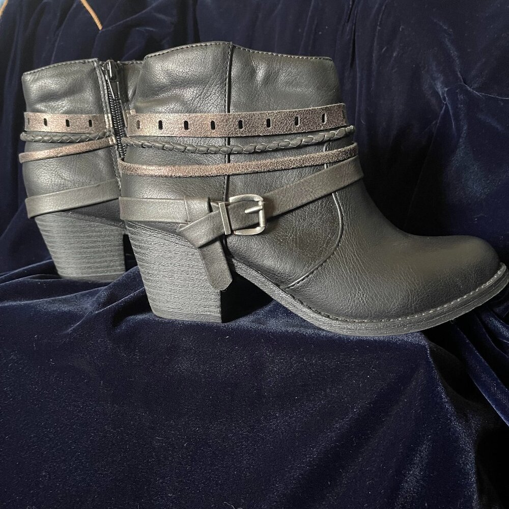 Jellypop Booties | Color: Black/Bronze Straps Size 6.5M